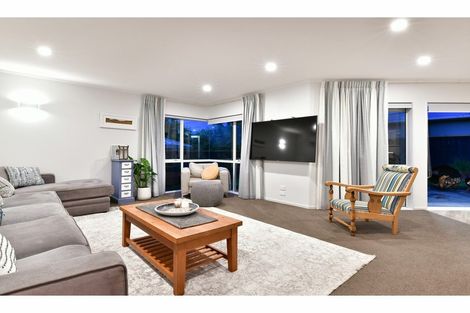 Photo of property in 168 Centreway Road, Orewa, 0931