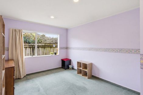 Photo of property in 74 Guildford Drive, Paraparaumu, 5032