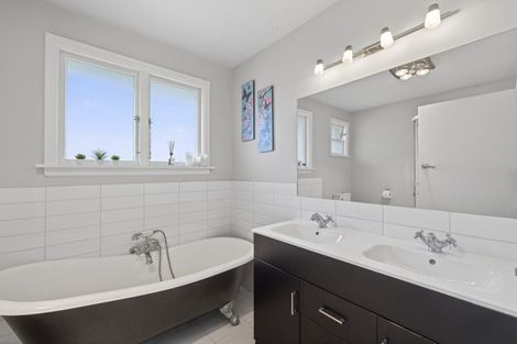 Photo of property in 73 Dunedin Street, Redwood, Christchurch, 8051