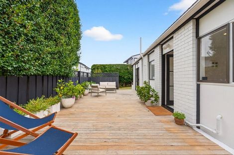 Photo of property in 3/5a Tobruk Crescent, Milford, Auckland, 0620