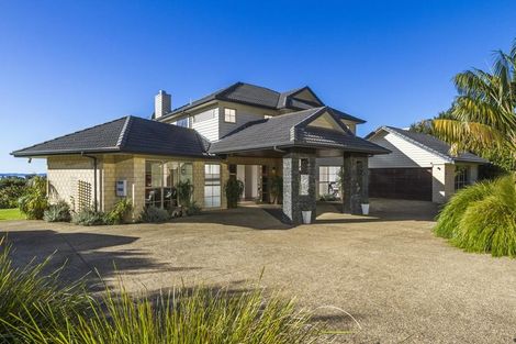 Photo of property in 121 Wade River Road, Stanmore Bay, Whangaparaoa, 0932