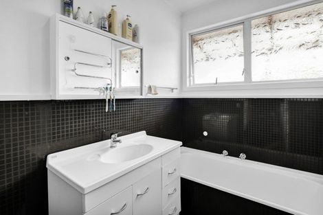 Photo of property in 18 Saxton Road, Upper Vogeltown, New Plymouth, 4310