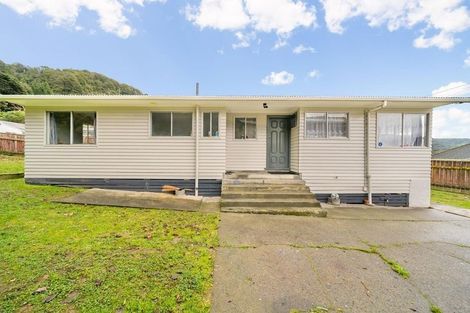 Photo of property in 77 Karaka Street, Wainuiomata, Lower Hutt, 5014