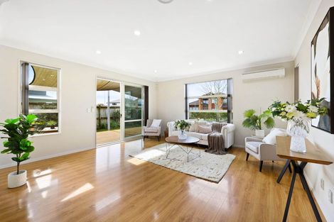 Photo of property in 111 Lake Panorama Drive, Henderson Valley, Auckland, 0612