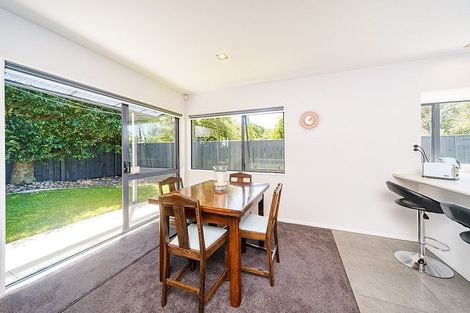 Photo of property in 17 Woburn Place, Takaro, Palmerston North, 4412