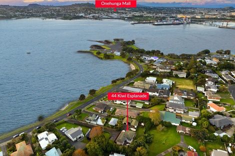 Photo of property in 44 Kiwi Esplanade, Mangere Bridge, Auckland, 2022
