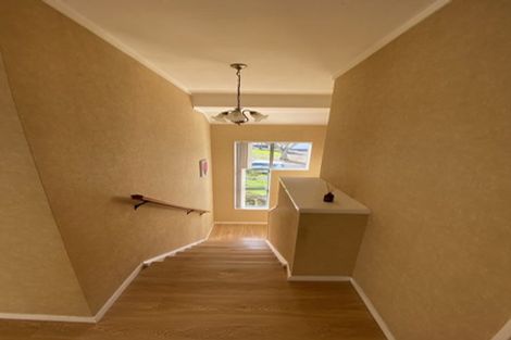 Photo of property in 1/4 Mossop Rise, Glenfield, Auckland, 0629