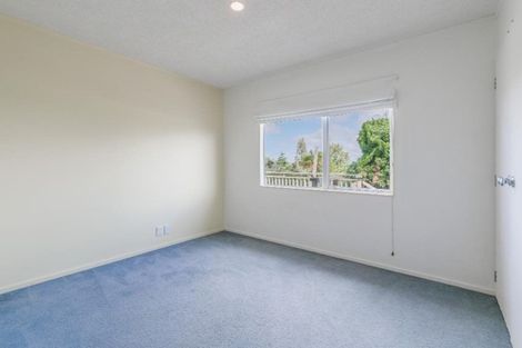 Photo of property in 28 Drome View Place, Beach Haven, Auckland, 0626