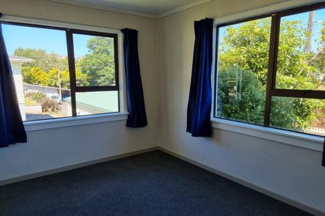 Photo of property in 5 Hillside Crescent, Westown, New Plymouth, 4310
