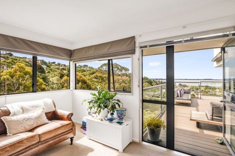 Photo of property in 10 Cadiz Lane, Mount Pleasant, Christchurch, 8081