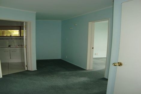 Photo of property in 635 Glenfield Road, Totara Vale, Auckland, 0629