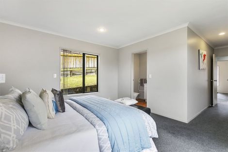 Photo of property in 17 Black Teal Close, Unsworth Heights, Auckland, 0632