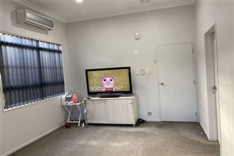 Photo of property in 15a Kiernan Place, Kelston, Auckland, 0602