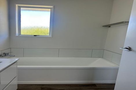 Photo of property in 5 Ilam Grove, Kelson, Lower Hutt, 5010