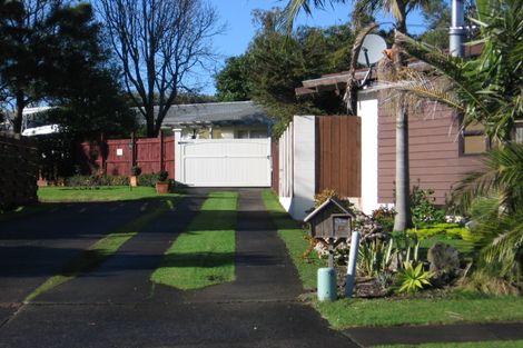 Photo of property in 12 Fielding Crescent, Farm Cove, Auckland, 2012