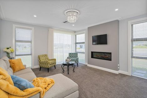 Photo of property in 1 Ngaroma Crescent, Whitianga, 3510