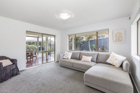 Photo of property in 13 Kahala Place, West Harbour, Auckland, 0618