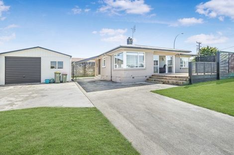 Photo of property in 1 Mears Road, St Andrews, Hamilton, 3200