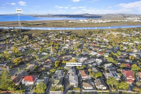 Photo of property in 213 Te Atatu Road, Te Atatu South, Auckland, 0610