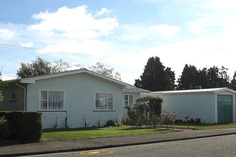 Photo of property in 12 Eaton Street, Waimate, 7924
