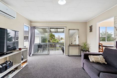 Photo of property in 1/14 Waari Avenue, Sunnyvale, Auckland, 0612