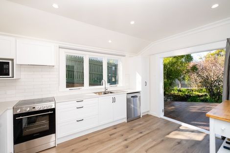 Photo of property in 14 Cameron Road, Bluff Hill, Napier, 4110