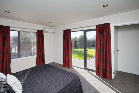 Photo of property in 46 Foresters Crescent, Parklands, Christchurch, 8083