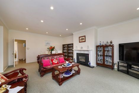 Photo of property in 4 The Oaks, Awapuni, Palmerston North, 4412