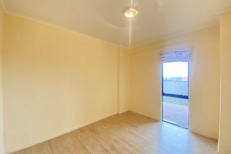 Photo of property in 12 Bragato Place, Chatswood, Auckland, 0626