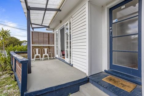 Photo of property in 1c Kuaka Place, New Lynn, Auckland, 0600