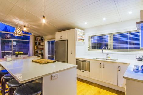 Photo of property in 146 Laingholm Drive, Laingholm, Auckland, 0604