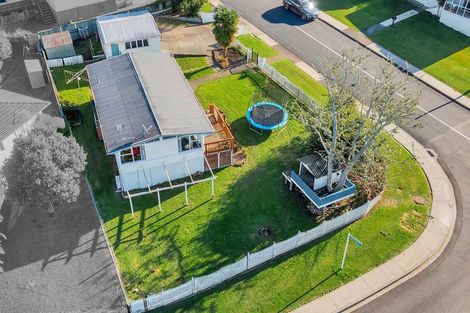 Photo of property in 2 Karo Place, Glendene, Auckland, 0602