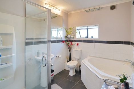 Photo of property in 22 Allin Drive, Waikuku Beach, 7402