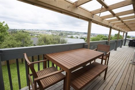 Photo of property in 33 Hobsonville Road, West Harbour, Auckland, 0618