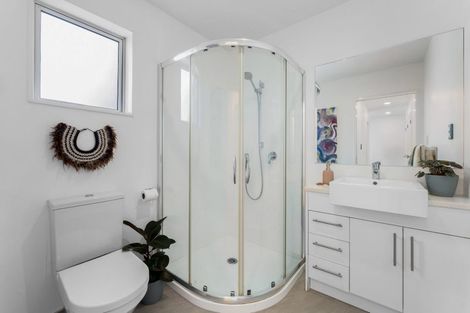 Photo of property in 10 Sauterne Road, Kumeu, 0810