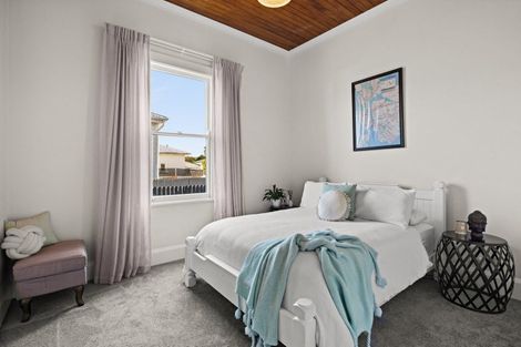 Photo of property in 127 Vigor Brown Street, Napier South, Napier, 4110