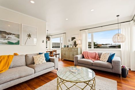 Photo of property in 84a Triangle Road, Massey, Auckland, 0614