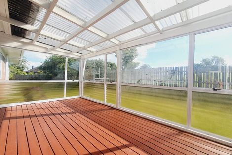 Photo of property in 18 Flagstaff Place, Massey, Auckland, 0614