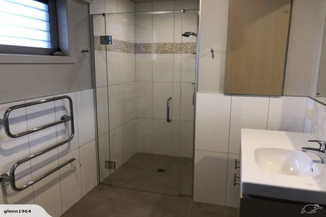 Photo of property in 15 Miami Place, One Tree Point, 0118