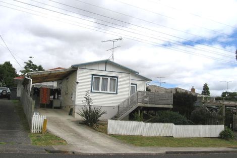 Photo of property in 41 Chippendale Crescent, Birkdale, Auckland, 0626