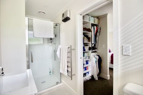 Photo of property in 17a Target Road, Totara Vale, Auckland, 0629