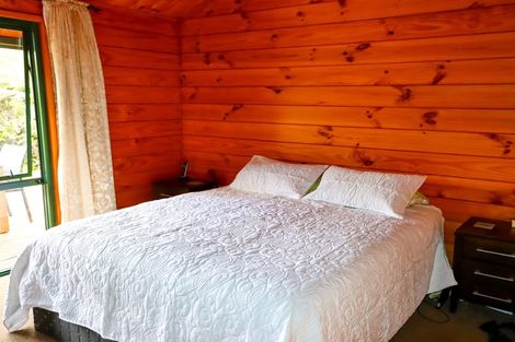 Photo of property in 86 Stoney Creek Drive, Waitakere, Henderson, 0782