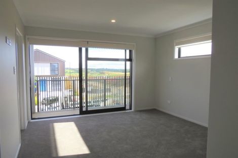 Photo of property in 21 Wai Place, One Tree Point, 0118