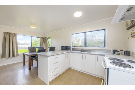Photo of property in 2/73 Etherton Drive, Weymouth, Auckland, 2103