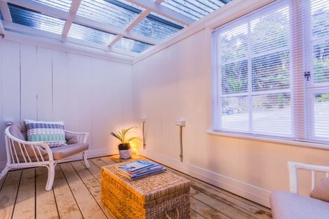 Photo of property in 146 Laingholm Drive, Laingholm, Auckland, 0604