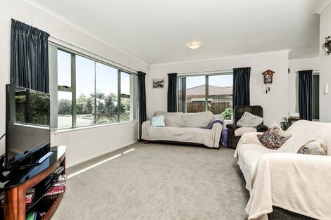 Photo of property in 8 Greenough Place, Rototuna, Hamilton, 3210