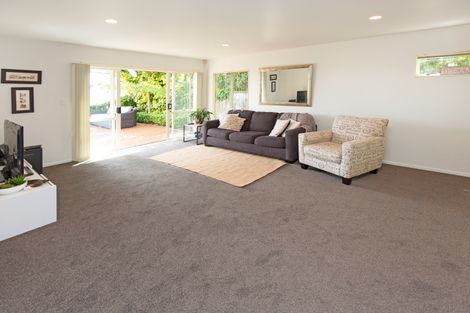 Photo of property in 3/39 Wade River Road, Stanmore Bay, Whangaparaoa, 0932