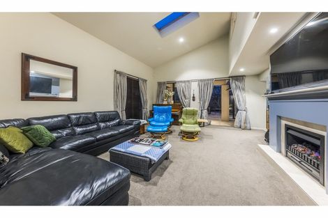 Photo of property in 25 Bridgefield Crescent, Flat Bush, Auckland, 2016