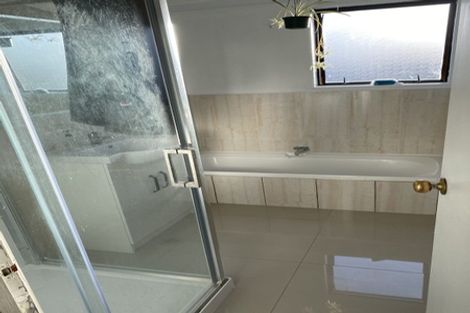 Photo of property in 2/11 Etherton Drive, Weymouth, Auckland, 2103