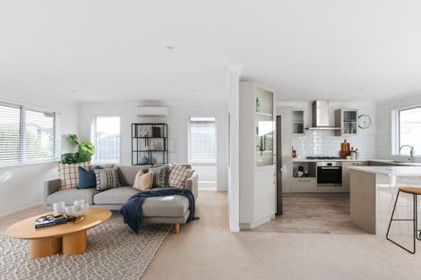 Photo of property in 56 Te Kio Crescent, Papamoa Beach, Papamoa, 3118